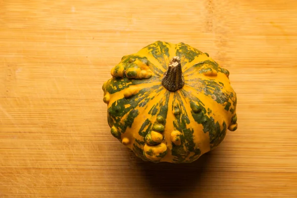 Citrouilles Fraîches Sur Fond Bois — Photo