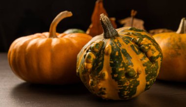 ahşap zemin üzerinde taze kabak