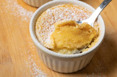 Limonlu ve portakallı turunçgil suflesi