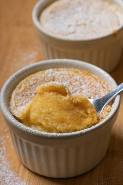 Limonlu ve portakallı turunçgil suflesi