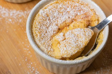 Limonlu ve portakallı turunçgil suflesi