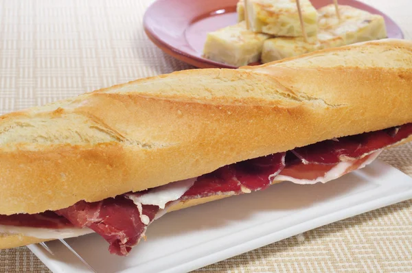 Spanish serrano ham sandwich — Stock Photo, Image