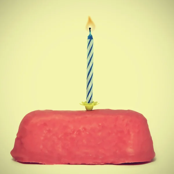 Malé narozeninový dort se svíčkou — Stock fotografie