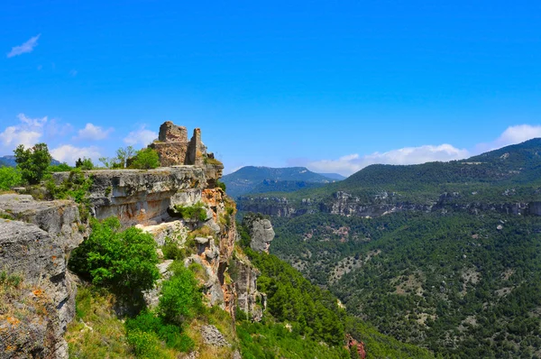 Resterna av ett gammalt slott i siurana de prades, Spanien — Stockfoto