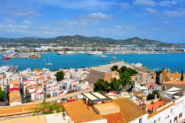 Oude stad en de haven van ibiza stad, Balearen, Spanje — Stockfoto