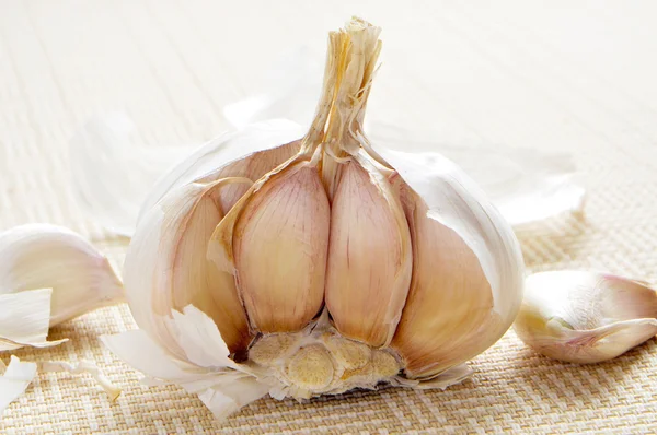 Cabeça de garlics — Fotografia de Stock