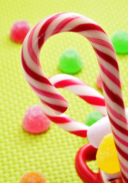 Bastones de caramelo y gomitas —  Fotos de Stock