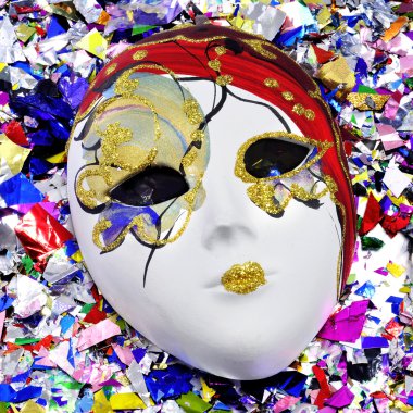 maske ve konfeti