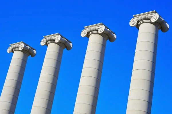 Las cuatro columnas de Puig i Cadafalch en Barcelona, España —  Fotos de Stock