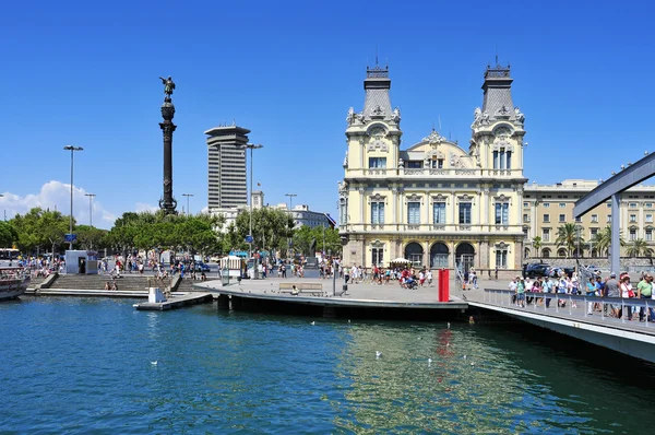 Port Vell e Columbus Monument a Barcellona, Spagna — Foto Stock