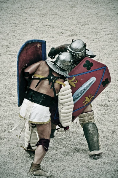 Gladiadores na arena do Anfiteatro Romano de Tarragona, Spai — Fotografia de Stock