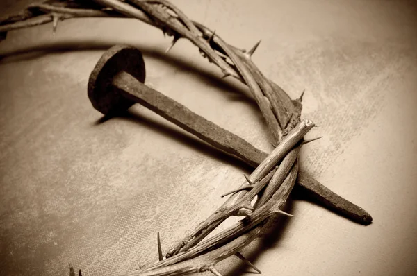 Jesucristo corona de espinas y clavos —  Fotos de Stock