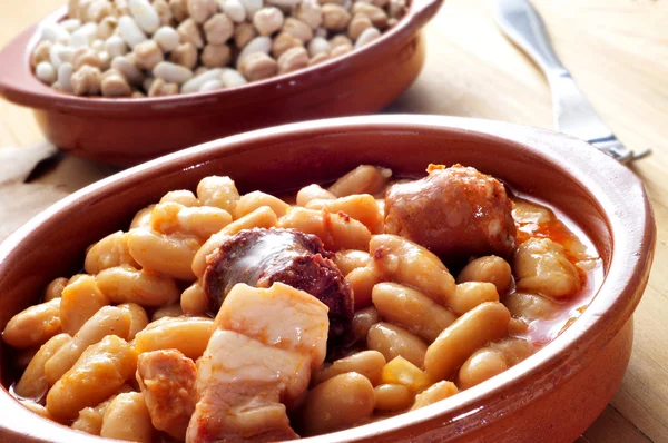 Fabada asturiana, typisch Spaanse boon stoofpot — Stockfoto