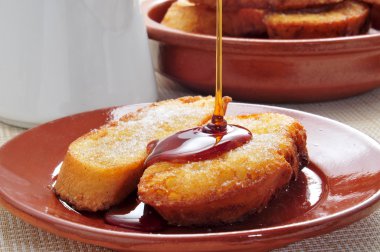 torrijas, tipik İspanyol tatlı için Oruç ve Paskalya