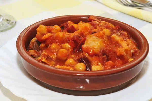 Calos espanhóis, um guisado com tripa de carne típica da Espanha — Fotografia de Stock