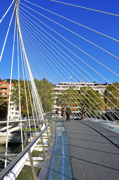 Ponte Zubizuri a Bilbao, Spagna — Foto Stock