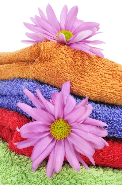 Πετσέτες και λουλούδια — Φωτογραφία Αρχείου
