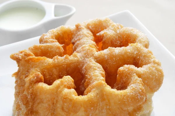 Flor frita veya flor de pascua, çiçek şeklinde tipik İspanyol Dess'i