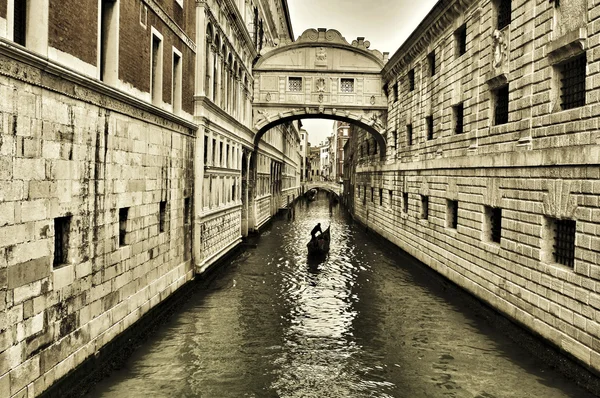 Puente de los Suspiros en Venecia, Italia — Foto de Stock