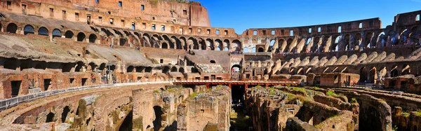 El Coliseo en Roma, Italia — Foto de Stock