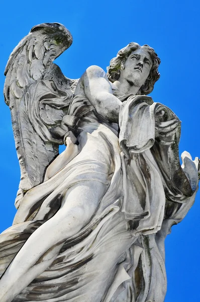 XVII secolo statua dell'Angelo con indumento e dadi, i — Foto Stock