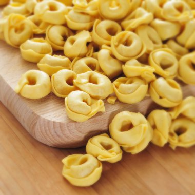 pişmemiş tortellini