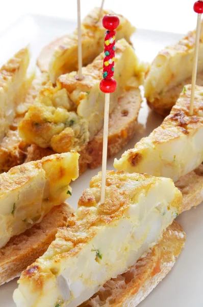 西班牙 pincho de 玉米饼，西班牙 omelete 送达面包 — 图库照片