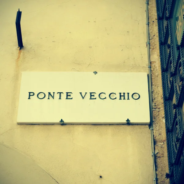 Ponte vecchio en florencia, italia — Foto de Stock