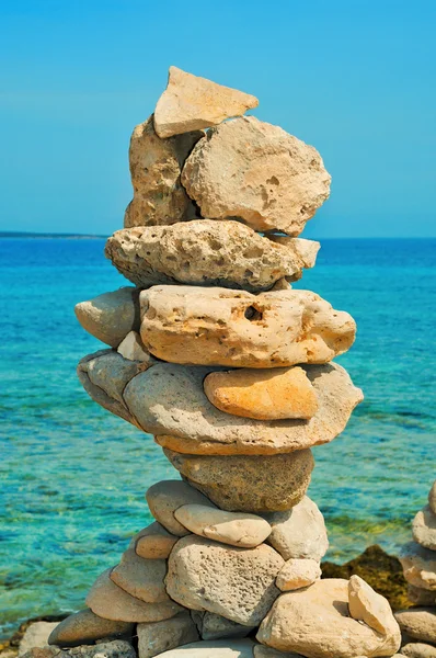 Balanced stones on the beach in the summer — Stock Photo, Image