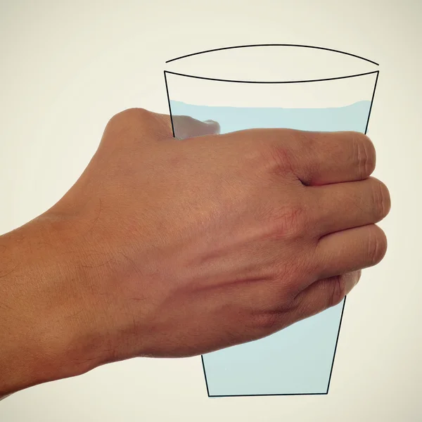 Mano de hombre con un vaso de agua en la mano — Foto de Stock