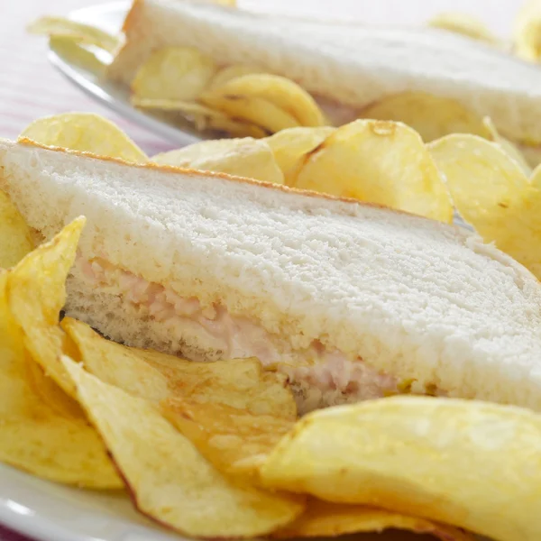 Sandwich and chips — Stock Photo, Image