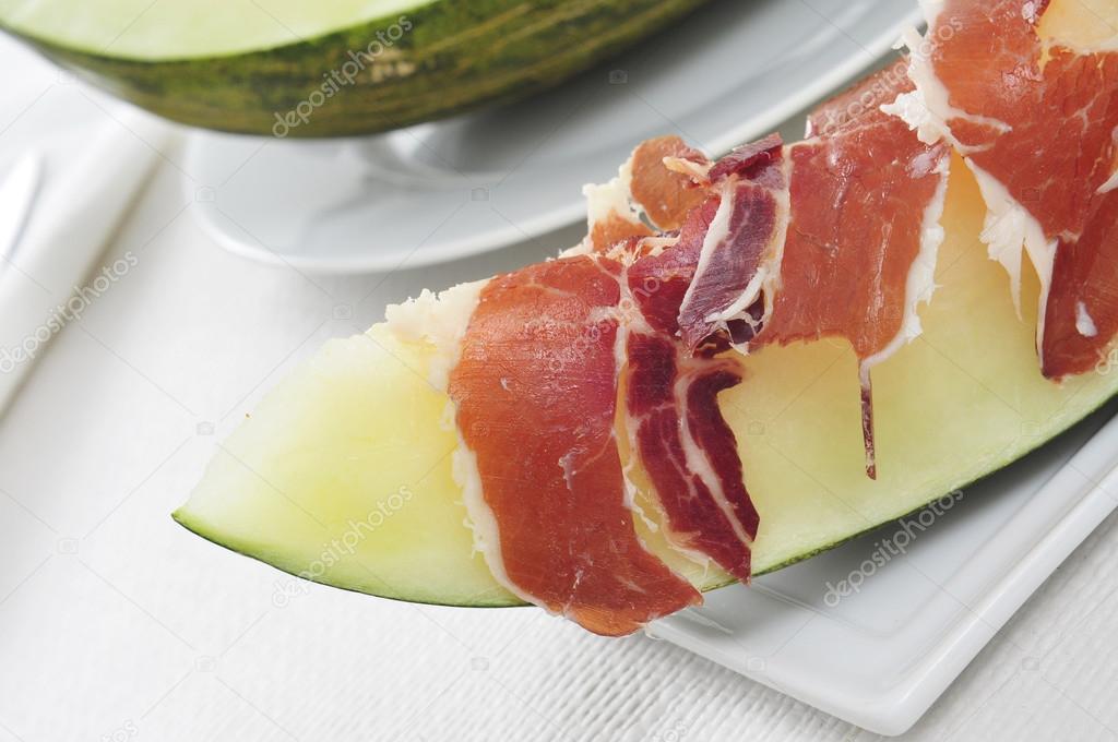 Español melón con jamón, melón con jamón serrano — Foto de stock