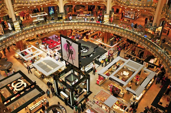 Galeries lafayette v Paříži, Francie — Stock fotografie