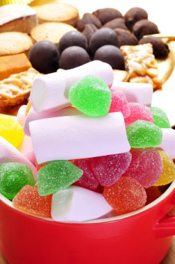 şekerlemeler ve turron a gibi ispanya bazı tipik yılbaşı tatlılar