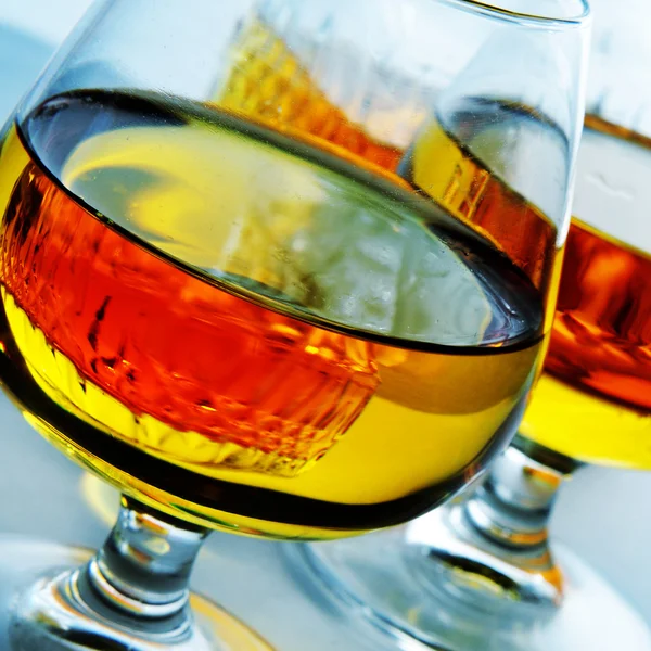 Koňak brýle s alkoholem — Stock fotografie