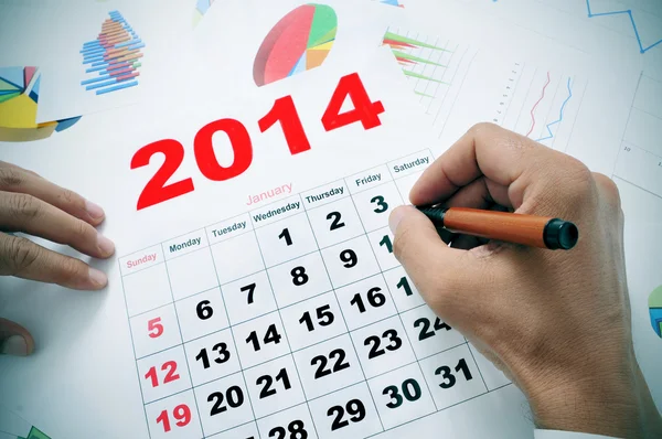 W biurze z kalendarz 2014 — Zdjęcie stockowe