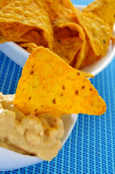 Tortilla chip dan keju nacho — Stok Foto