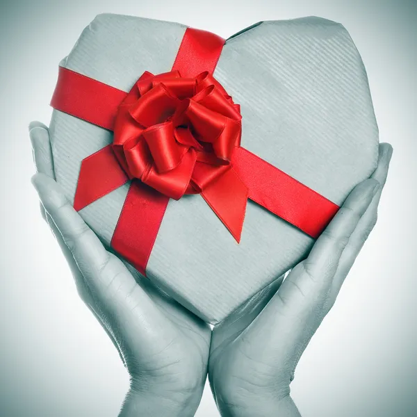 Heart-shaped gift — Stock Photo, Image