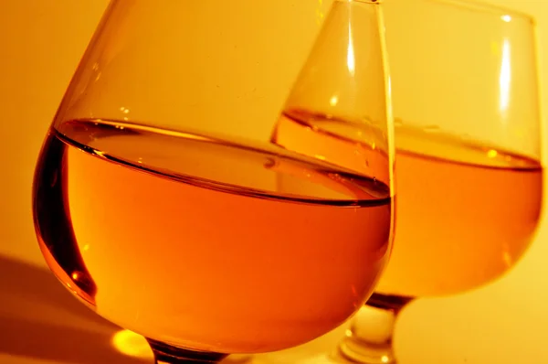Cognac-Gläser mit Brandy — Stockfoto