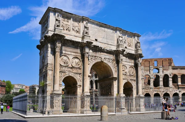 Arco di Costantino e Colosseo a Roma — Foto Stock