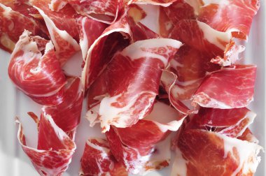 İspanyol serrano jambonu tapas görev yaptı.