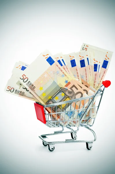 Euro banknotes in a shopping cart — Stock Photo, Image