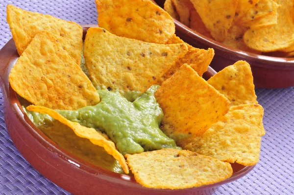 Nachos and guacamole — Stock Photo, Image