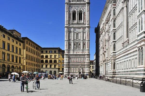 Giottos campanile ve basilica di santa maria del fiore flore içinde — Stok fotoğraf