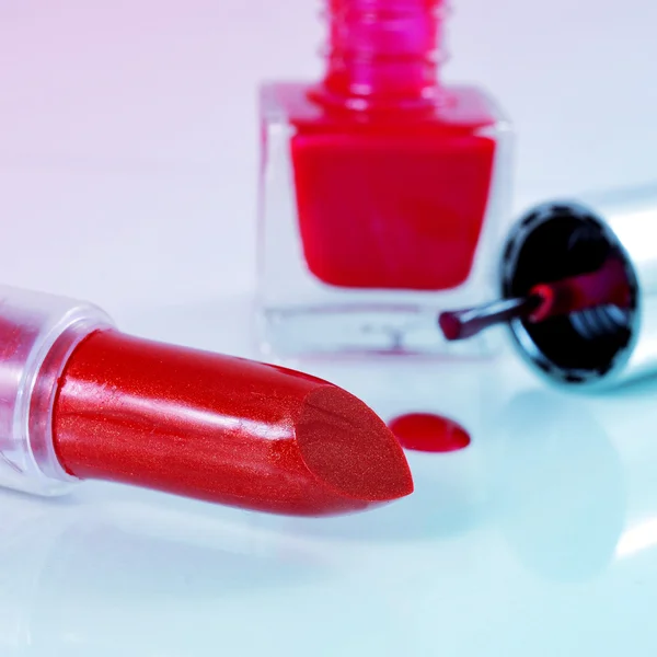 Lippenstift en nagellak — Stockfoto