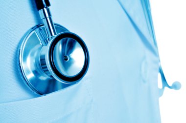 Steteskoplu bir doktor.