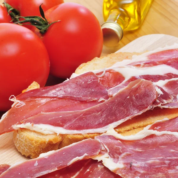 Tomaquet spagnolo pa amb con prosciutto serrano — Foto Stock