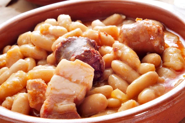 Fabada asturiana, typisch Spaanse boon stoofpot — Stockfoto