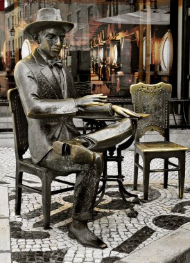 fernando pessoa café brasileira Lizbon dışında heykeli