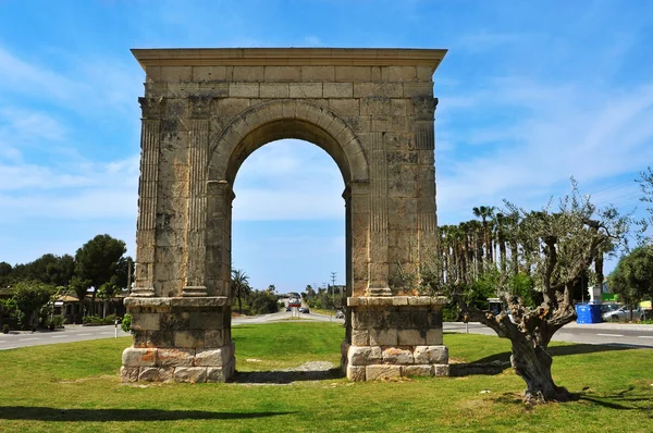 Arc de Bera, an ancient roman triumphal arch in Roda de Bera, Sp — Stock Photo, Image